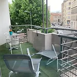 Apparement Chaleureux Avec Balcon